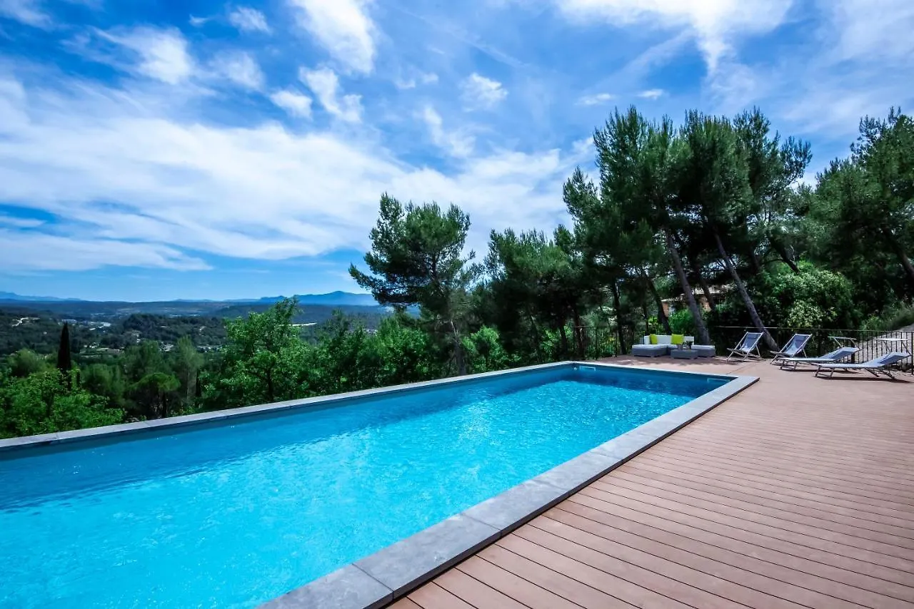 Villa Lumineuse Avec Piscine Clim 1Ere Etage Vue Panoramique Sur Les Montagnes Sur Le Site De La Sainte-Victoire ル・トロネ