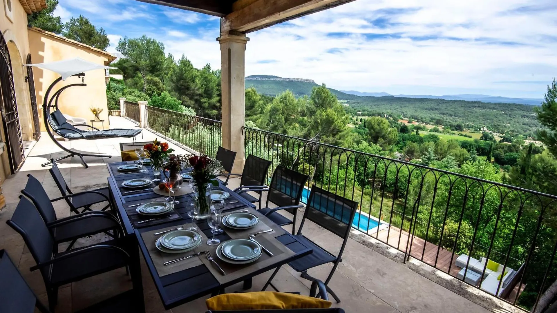 Villa Lumineuse Avec Piscine Clim 1Ere Etage Vue Panoramique Sur Les Montagnes Sur Le Site De La Sainte-Victoire ル・トロネ アパート